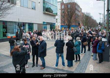 Limerick, Irlande. 08th Feb, 2025. Une grande manifestation a eu lieu à Limerick aujourd'hui pour appeler le DPP à faire appel des termes de la peine imposée à l'assassin du journaliste étudiant Joe Drennan. Crédit : Karlis Dzjamko crédit : Karlis Dzjamko/Alamy Live News Banque D'Images