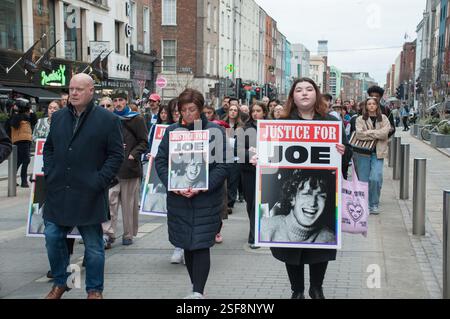 Limerick, Irlande. 08th Feb, 2025. Une grande manifestation a eu lieu à Limerick aujourd'hui pour appeler le DPP à faire appel des termes de la peine imposée à l'assassin du journaliste étudiant Joe Drennan. Crédit : Karlis Dzjamko crédit : Karlis Dzjamko/Alamy Live News Banque D'Images