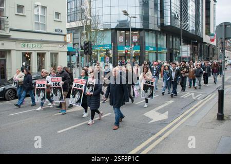 Limerick, Irlande. 08th Feb, 2025. Une grande manifestation a eu lieu à Limerick aujourd'hui pour appeler le DPP à faire appel des termes de la peine imposée à l'assassin du journaliste étudiant Joe Drennan. Crédit : Karlis Dzjamko crédit : Karlis Dzjamko/Alamy Live News Banque D'Images