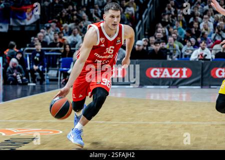 Berlin, Allemagne. 06th Feb, 2025. Nemanja Nedovic de Crvena Zvezda Meridianbet Belgrade en action lors du Round 26 de la saison régulière 2024/2025 de Turkish Airlines Euroleague entre Alba Berlin et Crvena Zvezda Meridianbet Belgrade à Uber Arena. Score final ; Crvena Zvezda Meridianbet Belgrade 77:71 Alba Berlin. (Photo de Nicholas Muller/SOPA images/SIPA USA) crédit : SIPA USA/Alamy Live News Banque D'Images