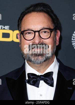 BEVERLY HILLS, LOS ANGELES, CALIFORNIE, États-Unis - 08 FÉVRIER : James Mangold arrive à la 77e cérémonie annuelle des Directors Guild of America Awards qui se tient à l'hôtel Beverly Hilton le 8 février 2025 à Beverly Hills, Los Angeles, Californie, États-Unis. (Photo de Xavier Collin/image Press Agency) Banque D'Images