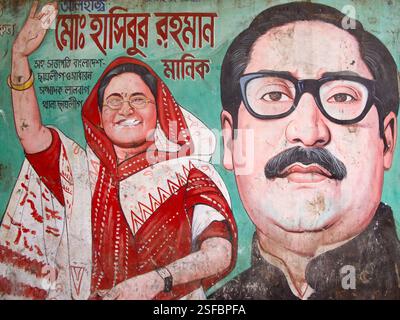 Peinture murale décolorée de la Chhatra League, l’aile jeunesse de la Ligue Awami du Bangladesh, mettant en vedette Sheikh Hasina et Sheikh Mujibur Rahman à Dhaka. Banque D'Images