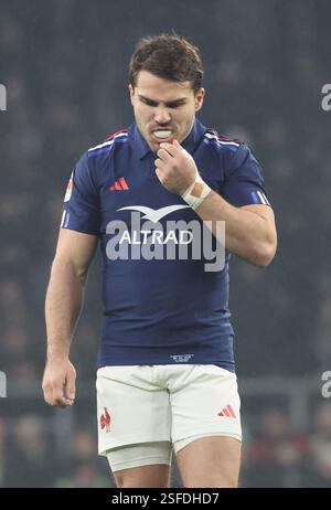 Londres, Royaume-Uni. 08th Feb, 2025. Antoine Dupont de France lors du Championnat Guinness des six Nations masculin entre l'Angleterre et le stade Franceat Allianz, Twickenham, Londres le 08 février 2025 crédit : action Foto Sport/Alamy Live News Banque D'Images
