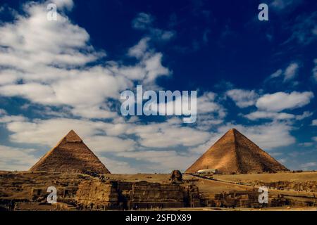 Pyramides du Grand Sphinx de Gizeh, plateau de Gizeh, Egypte Banque D'Images
