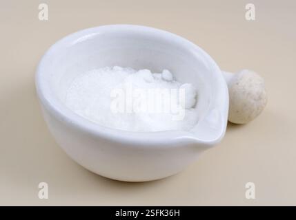 Le persulfate d'ammonium APS est le composé inorganique. Banque D'Images