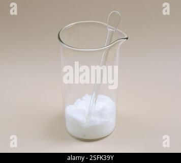 Le persulfate d'ammonium APS est le composé inorganique. Banque D'Images