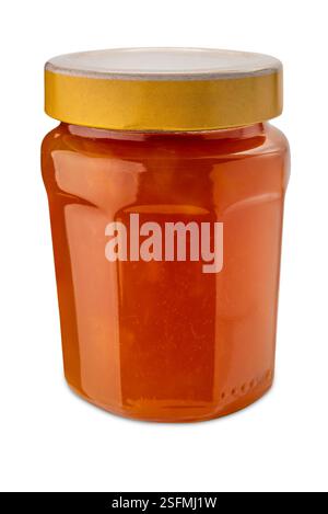Confiture d'abricot dans un pot en verre avec capuchon jaune isolé sur blanc avec chemin de coupe inclus Banque D'Images