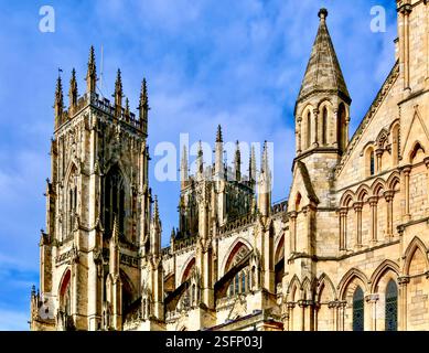 Les tours jumelles ouest de York Minster. Banque D'Images