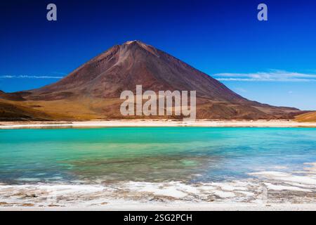 Laguna verde et le volcan licancabur Banque D'Images