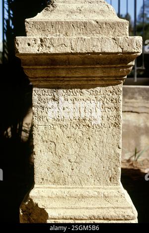 Autel avec inscription en Palmyrène cursive, ville de Palmyre, Syrie, 2001. Photo prise avant la guerre civile syrienne. Banque D'Images