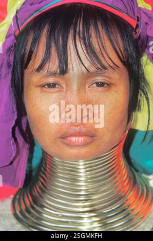 Portrait d'une femme de Tribu à long cou, Mae Hong son, Thaïlande, Asie Banque D'Images