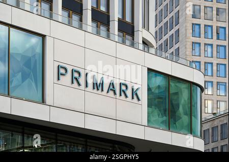 BERLIN - Jan 07 : Primark shop à Berlin le 07,2025 janvier en Allemagne Banque D'Images