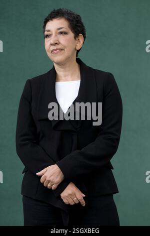 Andrea Levy, écrivain britannique nommée au Booker, photographiée au Festival international du livre d'Édimbourg où elle a parlé de son nouveau livre intitulé « The long Song ». L'événement de trois semaines est le plus grand festival littéraire du monde et se tient pendant le Festival annuel d'Édimbourg. L'événement de 2010 a comporté des exposés et des présentations de plus de 500 auteurs du monde entier. Banque D'Images