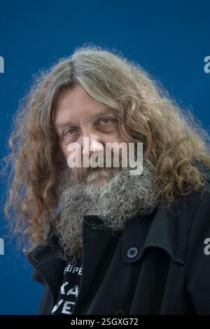 Alan Moore, écrivain de comics anglais acclamé, photographié au Festival international du livre d'Édimbourg où il a parlé de son dernier travail. L'événement de trois semaines est le plus grand festival littéraire du monde et se tient pendant le Festival annuel d'Édimbourg. L'événement de 2010 a comporté des exposés et des présentations de plus de 500 auteurs du monde entier. Banque D'Images