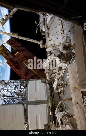 ISS - 30 janvier 2025 - L'astronaute de la NASA et ingénieur de vol de l'expédition 72, Butch Wilmore, travaille à l'extérieur de la Station spatiale internationale lors d'un vol de cinq heures Banque D'Images