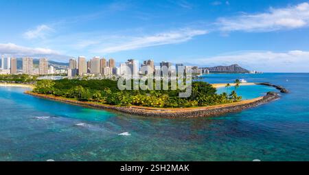 Vue aérienne de Honolulu avec le cratère Diamond Head en arrière-plan Banque D'Images