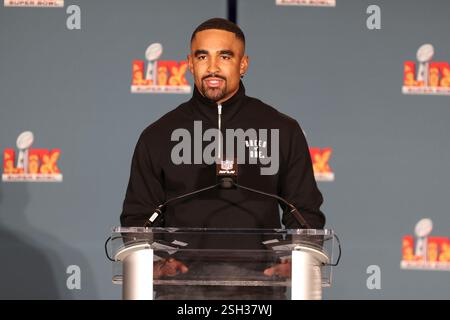 La Nouvelle-Orléans, États-Unis. 10 février 2025. Jalen Hurts, quarterback des Philadelphia Eagles, s'exprime lors de la conférence de presse de l'équipe gagnante du Super Bowl LIX au Ernest N. Morial Convention Center le lundi 10 février 2024 à la Nouvelle-Orléans, en Louisiane. (Photo de Peter G. Forest/Sipa USA) crédit : Sipa USA/Alamy Live News Banque D'Images