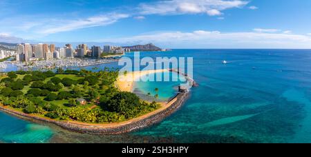 Vue aérienne de la plage de Waikiki, Honolulu et le cratère Diamond Head Banque D'Images