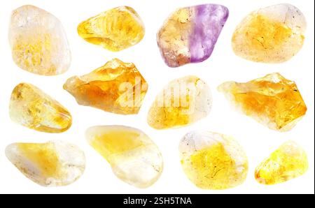 divers spécimens de roches de citrine non coupées découpés sur fond blanc Banque D'Images
