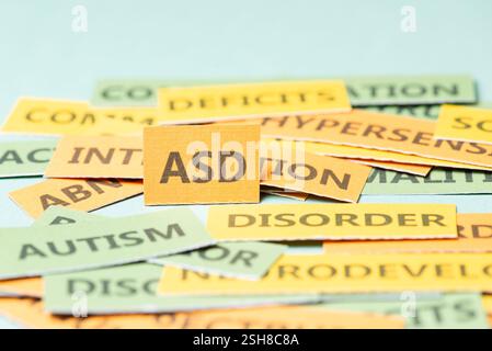 TSA autisme trouble du spectre neurodéveloppemental, déficits dans la communication sociale et l'interaction, cerveau avec déficience, hypersensibilité et abnorma Banque D'Images