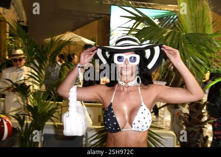 Micaela Schaefer BEI der Premiere zum Start der Realityshow „promis unter Palmen“ (8 Folgen ab 17.Februar 2025 UM 20,15 Uhr BEI Sat.1) Am 10.02.2025 i Banque D'Images