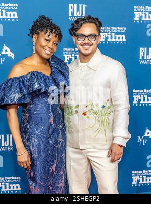 Tapis rouge arrivées Karen Chapman et Enrique Banqued (GARDIEN DU VILLAGE). Le 40e Festival international du film de Santa Barbara Variety artisans Awards au Arlington Theatre de Santa Barbara, CA, le 8 février 2024. (Photo de Rod Rolle/Sipa USA) crédit : Sipa USA/Alamy Live News Banque D'Images
