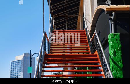 Escalier vide à l'entrée de l'immeuble de bureaux Banque D'Images