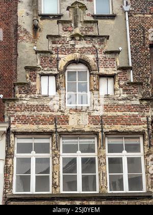 Architecture flamande typique - un pignon traditionnel à marches sur une maison de 17c à Anvers, Belgique Banque D'Images