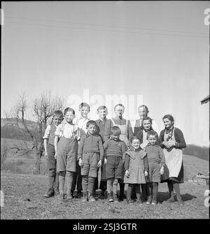 --- Bauernfamilie 1941#famille de fermier suisse en 1941 Banque D'Images