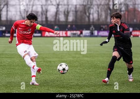 Alkmaar, pays-Bas. 11 février 2025. ALKMAAR, PAYS-BAS - 11 FÉVRIER : Julian Oerip de l'AZ Alkmaar U19 est en tournage lors du match de l'UEFA Youth League Round of 32 entre l'AZ Alkmaar U19 et le SL Benfica U19 au Centre d'entraînement AZ Wijdewormer le 11 février 2025 à Alkmaar, pays-Bas. (Photo de Ed van de Pol/Orange Pictures) crédit : Orange pics BV/Alamy Live News Banque D'Images