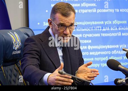 KIEV, UKRAINE - 11 FÉVRIER 2025 - le président de l'Association ukrainienne de football Andriy Shevchenko tient une conférence de presse à la Maison du football pour rendre compte de la première année de travail de son équipe à l'Association ukrainienne de football, Kiev, capitale de l'Ukraine. (Photo de Pavlo Bahmut/Ukrinform) Banque D'Images