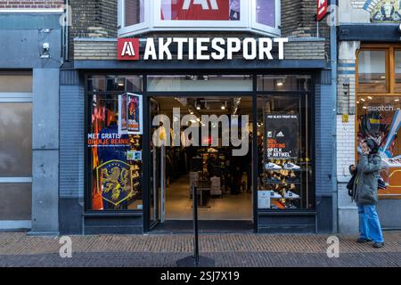 Aktiesport Store un magasin de vêtements et accessoires de sport Lange Elisabethstraat 17. Banque D'Images