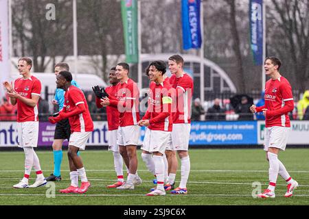 Alkmaar, pays-Bas. 11 février 2025. ALKMAAR, PAYS-BAS - 11 FÉVRIER : les joueurs de l'AZ Alkmaar U19 célèbrent le match de l'UEFA Youth League Round of 32 entre l'AZ Alkmaar U19 et le SL Benfica U19 au Centre d'entraînement AZ Wijdewormer le 11 février 2025 à Alkmaar, pays-Bas. (Photo de Ed van de Pol/Orange Pictures) crédit : Orange pics BV/Alamy Live News Banque D'Images