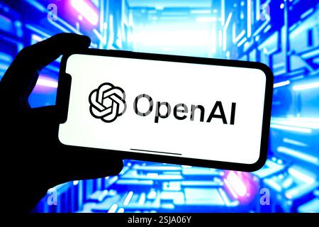 Dans cette illustration photo, un logo OpenAI est vu affiché sur l'écran d'un smartphone. Banque D'Images