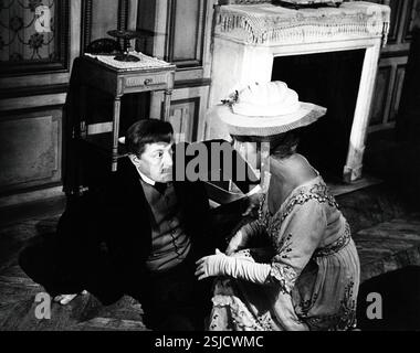 Hotel Paradiso année : 1966 UK Director : Peter Glenville Alec Guinness Gina Lollobrigida Banque D'Images