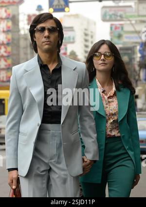 The Serpent TV Series 2021 UK écrit par Richard Warlow, Toby Finlay Tahar Rahim, Jenna Coleman Banque D'Images