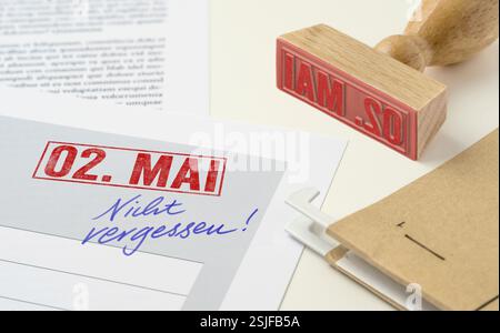 Timbre rouge sur les documents - 2 mai Banque D'Images
