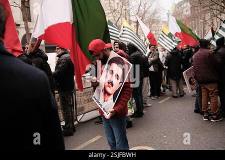 Londres, Royaume-Uni. 11 février 2025. Les Cachemiriens britanniques protestent contre l'occupation au Pakistan devant le haut-commissariat indien dans le centre de Londres. © Amstel Adams/ Alamy Live News Banque D'Images