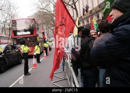 Londres, Royaume-Uni. 11 février 2025. Les Cachemiriens britanniques protestent contre l'occupation au Pakistan devant le haut-commissariat indien dans le centre de Londres. © Amstel Adams/ Alamy Live News Banque D'Images