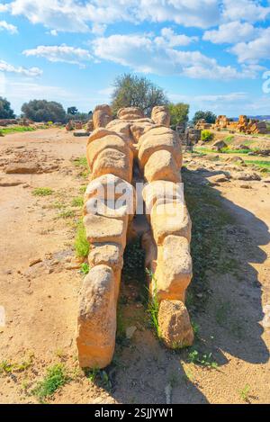 Statue de Telamone, Vallée des temples, Agrigente, Sicile, Italie Banque D'Images