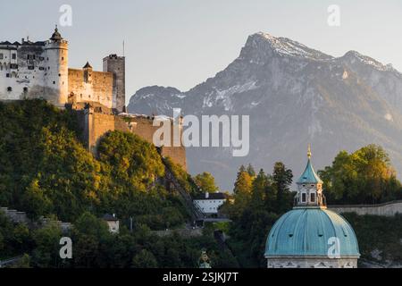 Vue depuis le Kapuzinerberg, forteresse de Hohensalzburg, Salzbourg, Autriche Banque D'Images