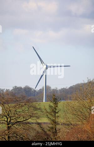 Les éoliennes et les panneaux solaires de l'Université de Keel ENVOIENT un projet de démonstration de réseau d'énergie durable dans le Staffordshire Banque D'Images