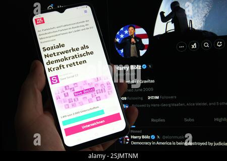 Auf einem smartphone wurde die Website campact.de mit Informationen zur Initiative Save social geöffnet, die sich zum Ziel gesetzt Hat, das Internet von der Dominanz der MonopolÂkonzerne zu befreien. IM Hintergrund wurde der X-Account von Tech-Unternehmer Elon Musk geöffnet, der dort seit Dienstag unter dem Namen Harry Bolz agiert. Schnelsen Hamburg *** le site web Campact de a été ouvert sur un smartphone avec des informations sur l'initiative Save social, qui vise à libérer l'Internet de la domination des sociétés monopolistiques en arrière-plan, le compte X de l'entrepreneur technologique Elon Musk était op Banque D'Images