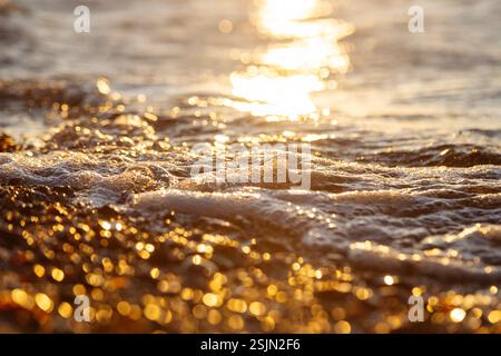 Vallée de printemps, Glücksburg, eau, vagues et plage Banque D'Images