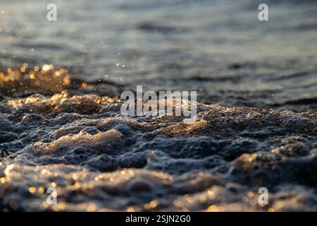Vallée de printemps, Glücksburg, eau, vagues et plage Banque D'Images