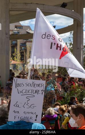 Mobilisation pour la culture. HK et les Saltimbanks : concert de rue organisé par le Carmagnole dans différents lieux. Kiosque Bosc sur l'Esplanade Charles de Gaulle. Montpellier, Occitanie, France Banque D'Images