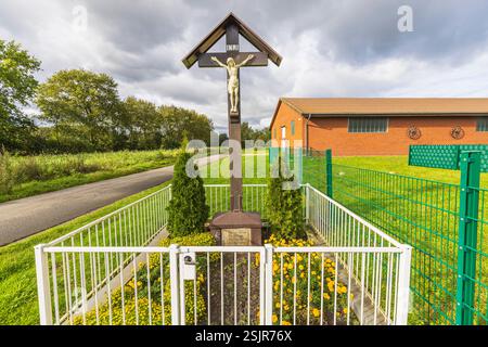 Croix de champ, croix de chemin, lieu de culte, zone rurale Banque D'Images