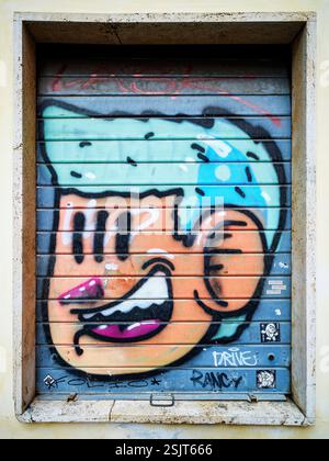 Street Photography in via Urbana, Graffiti, Rome, Italie Banque D'Images