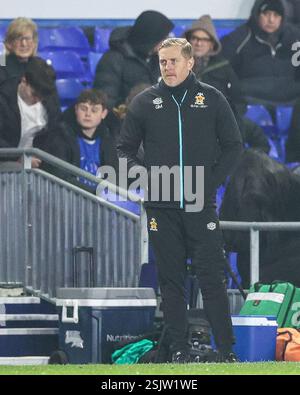Garry Monk, manager de Cambridge United sur la ligne de touche lors du match de Sky Bet League 1 entre Birmingham City et Cambridge United à St Andrews @ Knighthead Park, Birmingham le mardi 11 février 2025. (Photo : Stuart Leggett | mi News) crédit : MI News & Sport /Alamy Live News Banque D'Images
