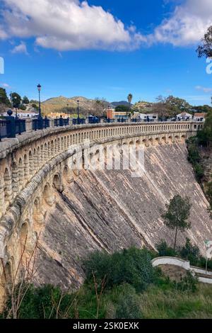 Les réservoirs de Guadalhorce ou Guadalteba sont un groupe de six réservoirs situés sur le cours moyen de la rivière Guadalhorce et deux de ses plus grands affluents Banque D'Images